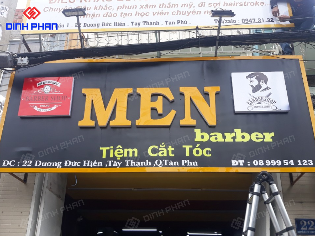 Bảng hiệu chữ nổi tiệm cắt tóc MEN Barber.