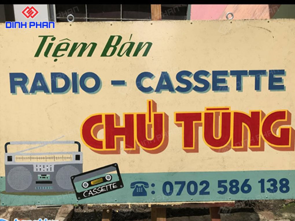 Bảng hiệu Tiệm Bán Radio - Cassette Chú Tùng hoài cổ.