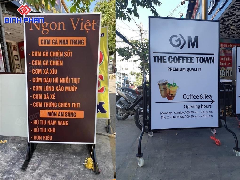 Bảng hiệu đứng khung sắt có bánh xe di chuyển tiện lợi.