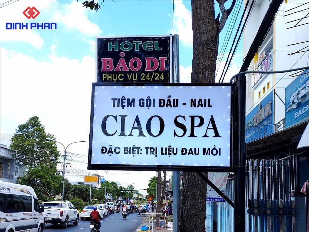 Biển vẫy hộp đèn led ngoài trời tiệm Ciao Spa.