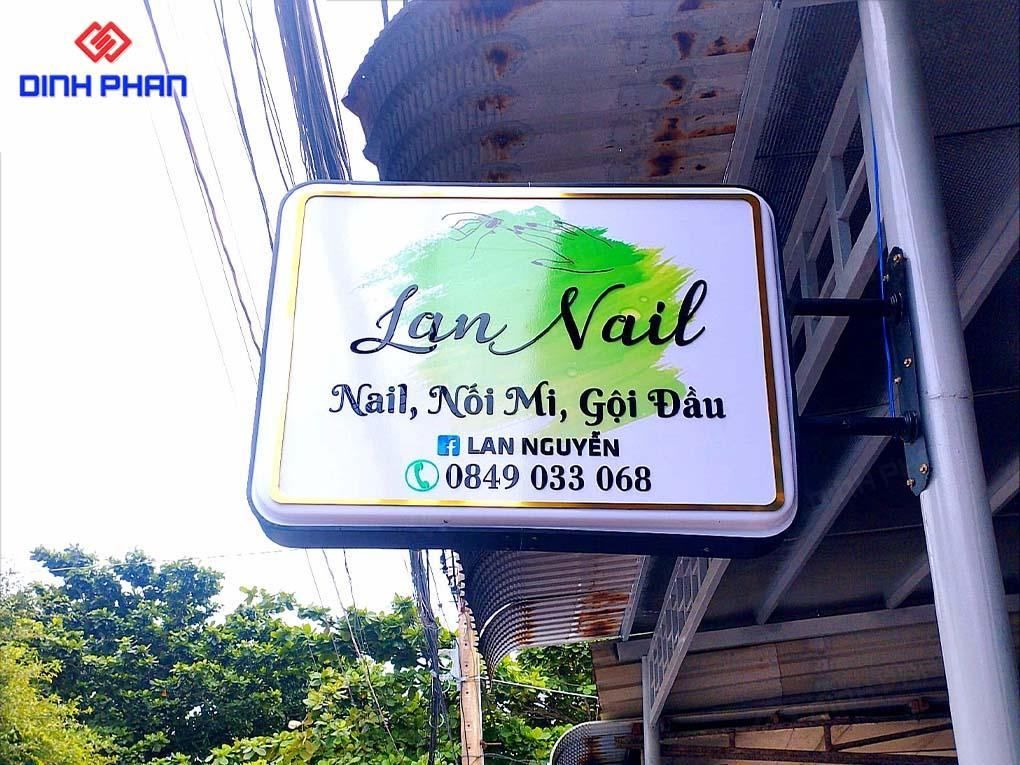 Biển vẫy hộp đèn mica hút nổi tiệm Lan Nail.