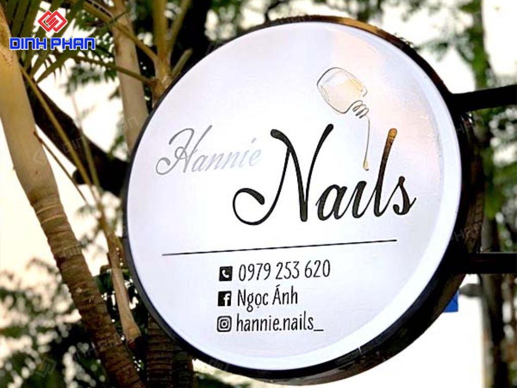 Biển vẫy tròn hút nổi thương hiệu Hannie Nails.
