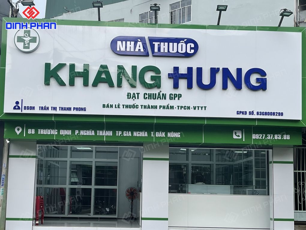 Bảng hiệu chữ nổi mica nhà thuốc Khang Hưng.
