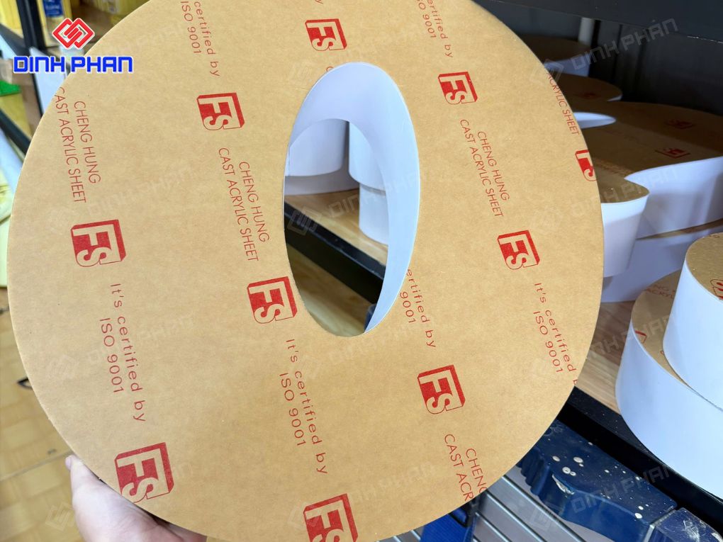 Chữ Fomex mặt Mica