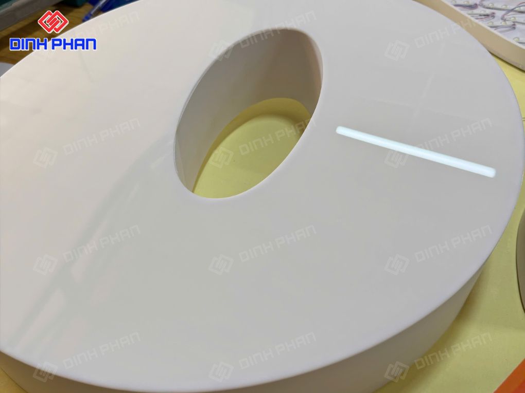 Chữ Fomex mặt Mica