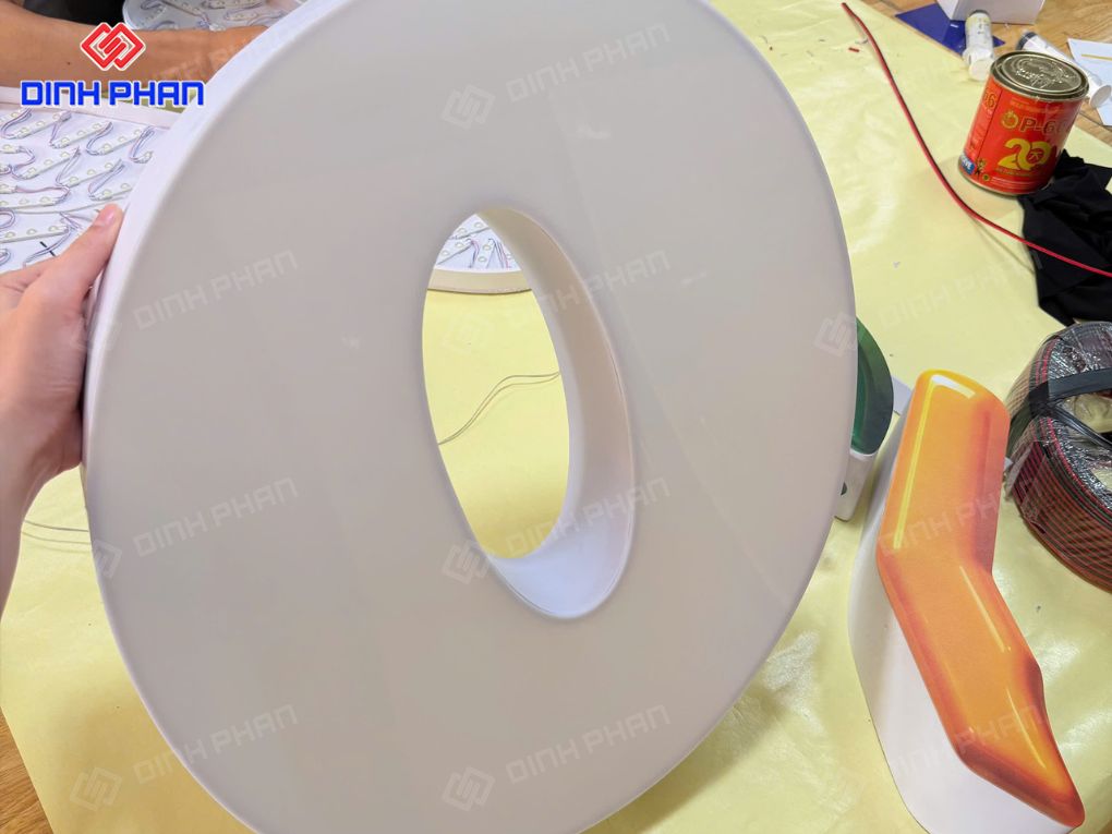 Chữ Fomex mặt Mica