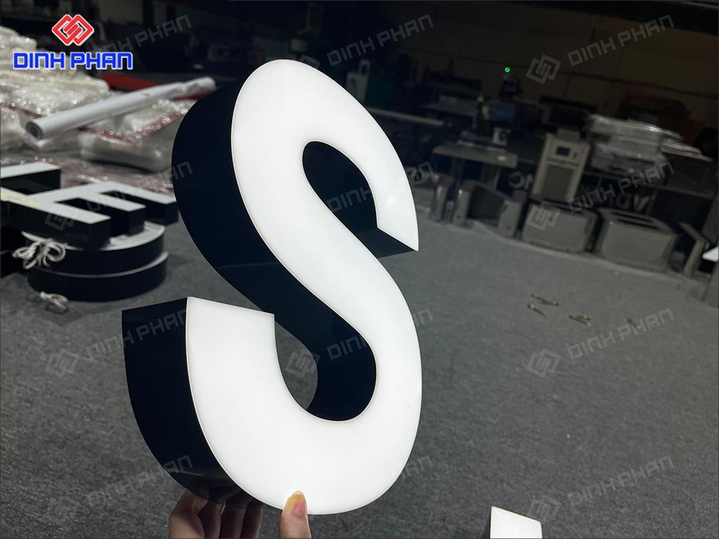 Chữ mica đèn led